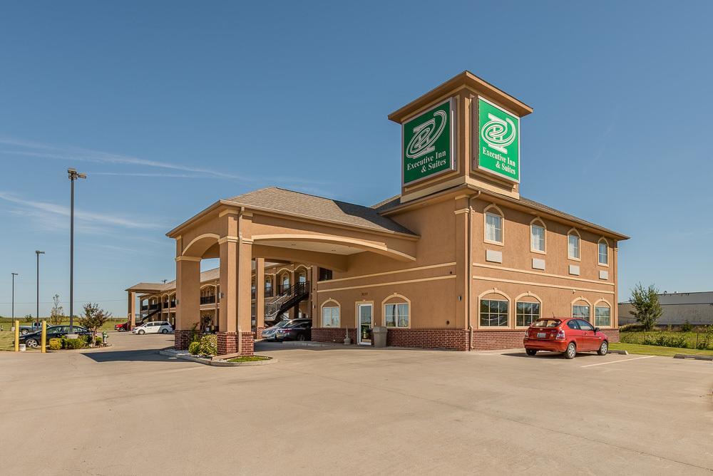 Executive Inn & Suites Cushing エクステリア 写真