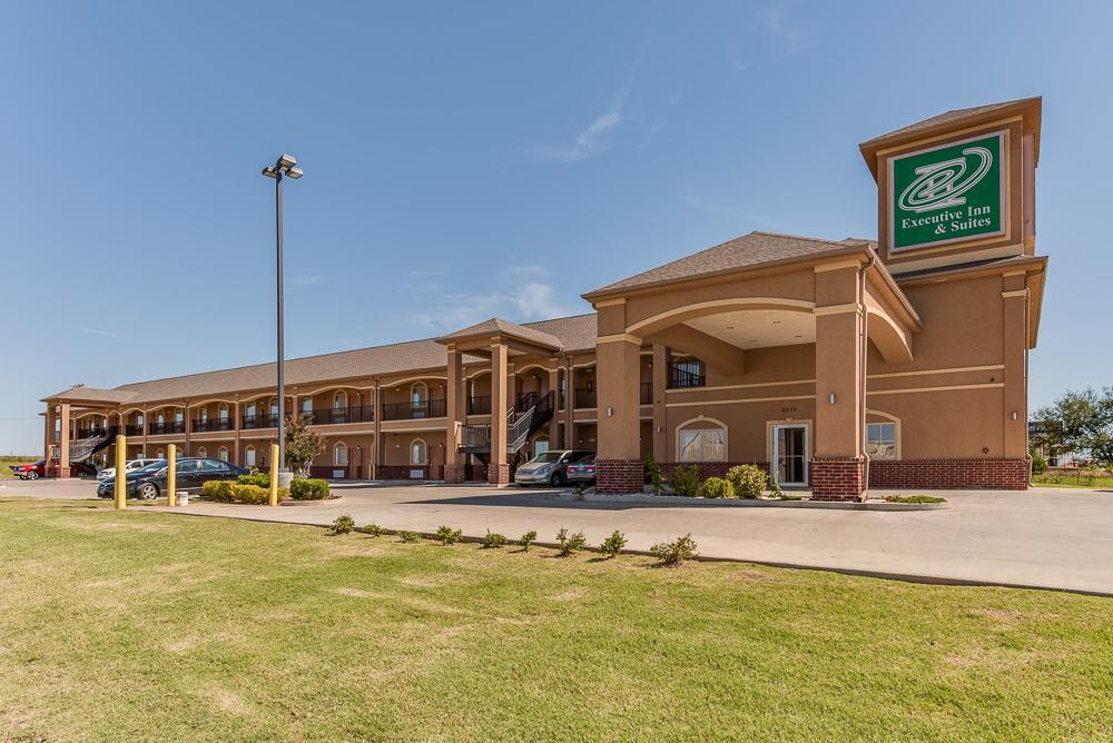Executive Inn & Suites Cushing エクステリア 写真
